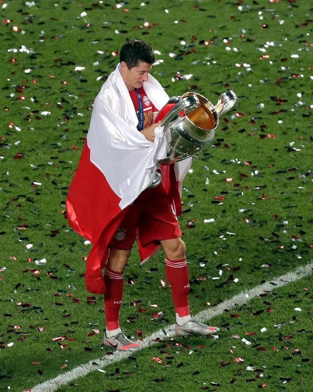 aiyouxi game-莱万多夫斯基新星重要助攻表现突出，掘金前途光明！引发球迷热议-aiyouxi game