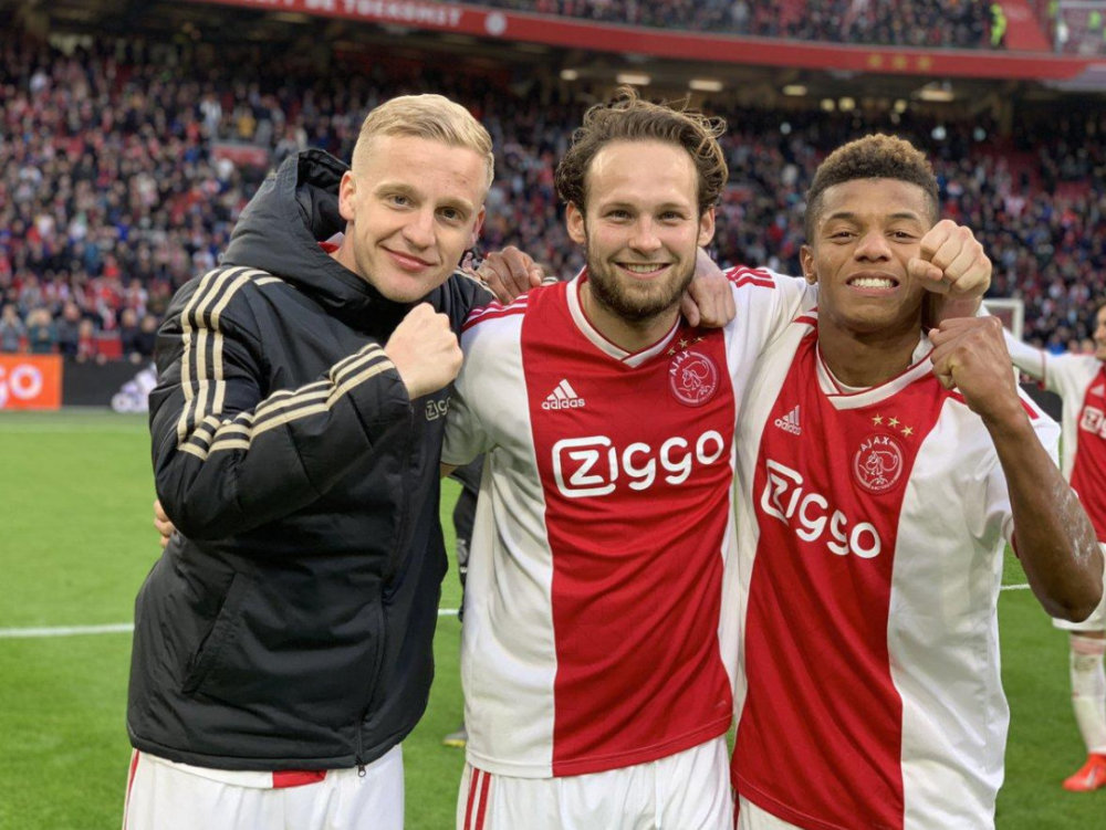 爱游戏官方入口-赛前阿贾克斯回应争议——中超节点到来，压力陡增，数据趋势出现新变化-爱游戏官方入口